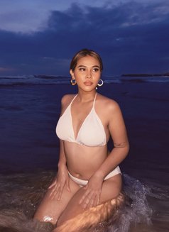 Laura Island Girl. - puta in Bali Photo 19 of 20