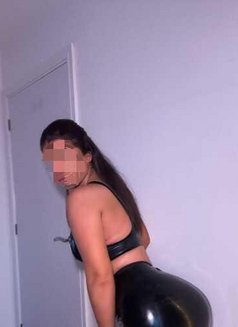 L’art Raffiné De La Domination - dominatrix in Frankfurt Photo 1 of 3