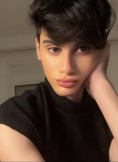 L.Twink - Male escort in Jeddah Photo 2 of 3