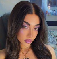 la belle LAYAL - Transsexual escort in Beirut Photo 1 of 17
