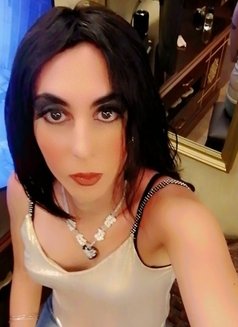 La Reine Morry - Transsexual escort in Cairo Photo 4 of 10