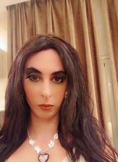 La Reine Morry - Transsexual escort in Cairo Photo 6 of 10