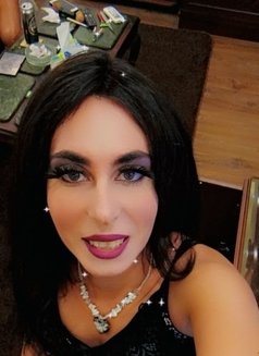 La Reine Morry - Transsexual escort in Cairo Photo 7 of 10