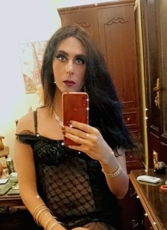 La Reine Morry - Transsexual escort in Cairo Photo 9 of 10