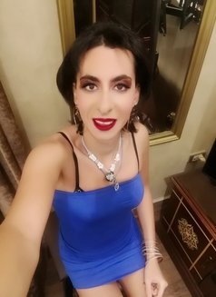 La Reine Morry - Transsexual escort in Cairo Photo 4 of 10