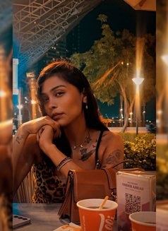 Laara - puta in Dubai Photo 7 of 9