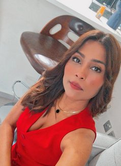 Laara - puta in Dubai Photo 5 of 9