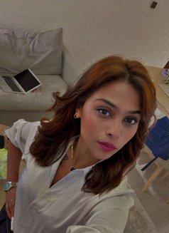 Laara - puta in Dubai Photo 6 of 9