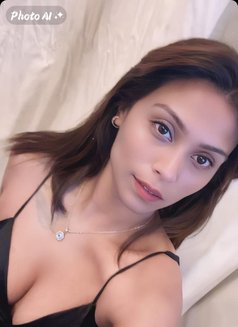 Laara - puta in Dubai Photo 7 of 9
