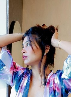 Laara - puta in Dubai Photo 9 of 9