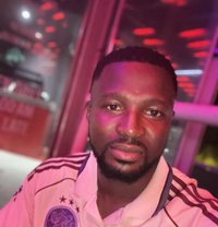 Labyrinth - Acompañante masculino in Accra