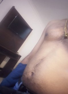 Ladies Only - Male escort in Colombo Photo 4 of 9