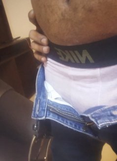 Ladies Only - Male escort in Colombo Photo 5 of 9