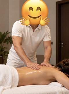 LADIES ONLY Sensual Massage - Masajista in Dubai Photo 1 of 2