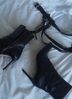 Lady Annie - dominatrix in Göteborg Photo 7 of 10