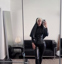 Lady Annie - dominatrix in Hanoi