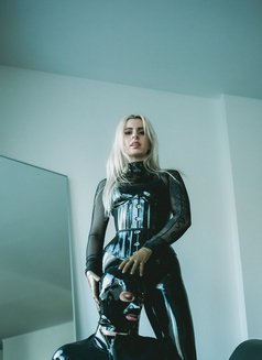 Lady Annie - dominatrix in Hanoi Photo 8 of 8