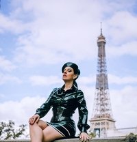 Lady Bellatrix - Dominadora in Paris