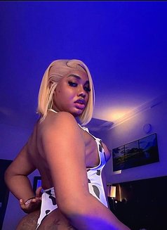 Tall goddess ( trans woman) - Transsexual escort in Abuja Photo 9 of 13