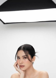 Lady Claire - escort in Makati City Photo 5 of 6