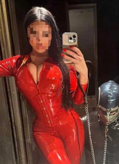 Lady Donatella - dominatrix in Munich Photo 2 of 4