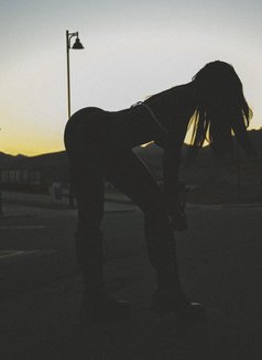 Lady fire - escort in Cairo Photo 4 of 4