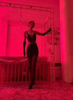Lady Freya - dominatrix in Amsterdam Photo 5 of 7
