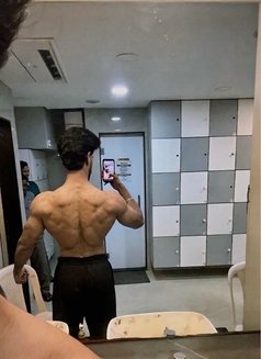 Aakash 8 inch Available for Real or cam - Male escort in Mumbai Photo 3 of 8