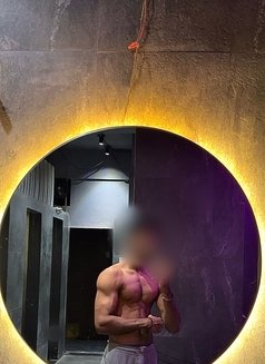 Lady Killer - Male escort in Mumbai Photo 1 of 6