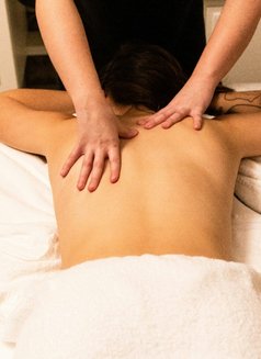 Lady Massge Lady - Male escort in Abu Dhabi Photo 2 of 2