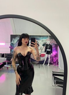Lady May - Dominadora in Toronto Photo 1 of 9