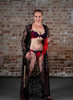 Mistress Lady Pamela - dominatrix in London Photo 3 of 14