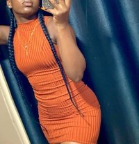 Lady Ritah - Intérprete de adultos in Nairobi