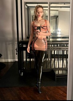 Lady Sarah - dominatrix in Ho Chi Minh City Photo 4 of 7