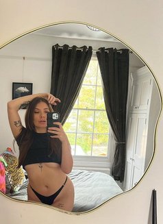 Lady Sloane - dominatrix in Seoul Photo 2 of 10