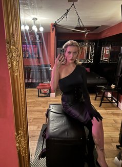 Lady Veinne - dominatrix in Brussels Photo 4 of 6