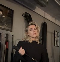 Lady Veinne - dominatrix in Geneva