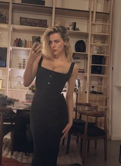 Lady Veinne - dominatrix in Lisbon Photo 6 of 7