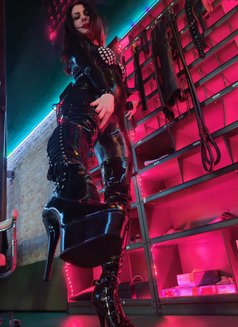 Lady Zara - dominatrix in Budapest Photo 30 of 30