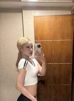 Available full service 69 - Acompañantes transexual in Al Manama Photo 9 of 9