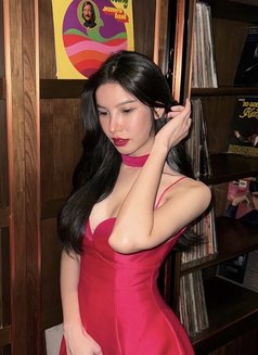 Ladyboy Bangkok Escort / Diw - Transsexual escort in Bangkok Photo 1 of 26