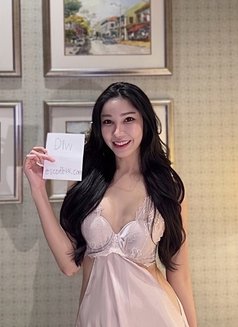 Ladyboy Bangkok Escort / Diw - Transsexual escort in Bangkok Photo 10 of 26