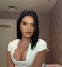 Ladyboy Big Cock Abudhabi - Acompañantes transexual in Abu Dhabi Photo 1 of 4