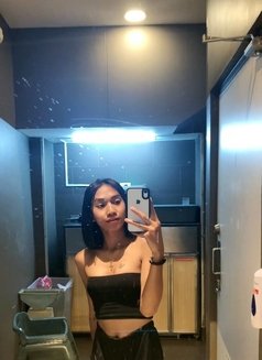 MEET AND CAM SHOW - Transsexual escort in Manila Photo 4 of 5