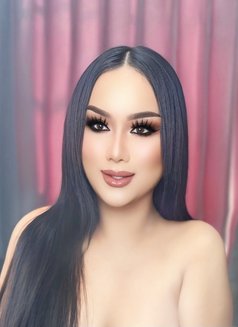 Ladyboy good massages - Transsexual escort in Al Manama Photo 4 of 4