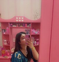 Ladyboy Mistress With Toys - Dominadora transexual in Ras al-Khaimah