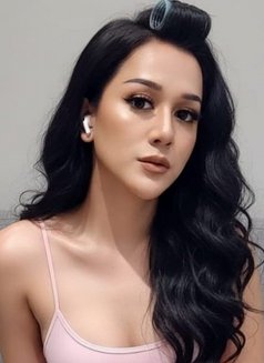Ladyboy Suci Aura - Transsexual escort in Jakarta Photo 2 of 5