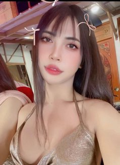 Ladyboy - masseuse in Khobar Photo 2 of 4