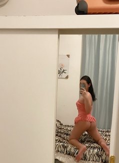 "If you want warmth and relaxation, thin - Transsexual escort in Muscat Photo 3 of 8