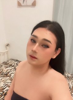 "If you want warmth and relaxation, thin - Transsexual escort in Muscat Photo 7 of 8